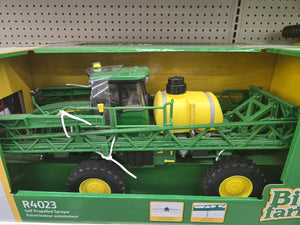 1/16 John Deere R4023 Self-Propelled Sprayer Toy
