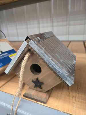 Rustic Farm Wren Birdhouse